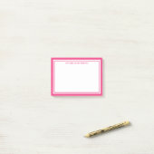 Minimalistisches Monogramm in Rosa Post-it Klebezettel (Auf Schreibtisch)