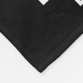 Minimalistisches Monogramm in Schwarz und Weiß Fleecedecke (Ecke)