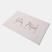 Minimalistisches Monogramm Initial- und Namenspate Fußmatte (Schrägansicht)