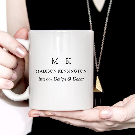 Minimalistisches Monogramm oder Logo hinzufügen Kaffeetasse