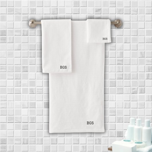 Minimalistisches Monogramm Personalisiert weiß Badhandtuch Set