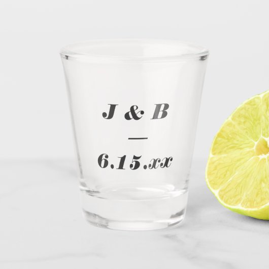 Minimalistisches Monogramm Schwarze Hochzeit Gesch Schnapsglas (Vorderseite)