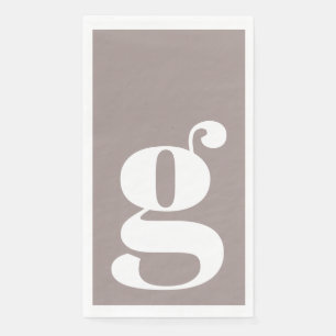 Minimalistisches monogrammiertes Initial in Taupeb Serviette