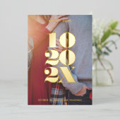 Minimalistisches numerisches Datum Save the Date Folieneinladung (Stehend vorne)