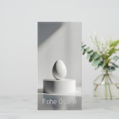 Minimalistisches Osterei auf modernem Podest (Stehend Vorderseite)