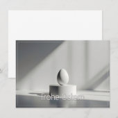 Minimalistisches Osterei auf modernem Podest (Vorne/Hinten)