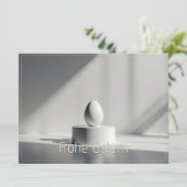 Minimalistisches Osterei auf modernem Podest (Stehend Vorderseite)