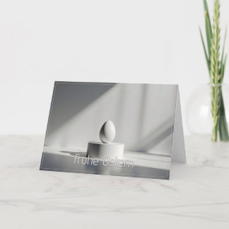 Minimalistisches Osterei auf modernem Podest Karte