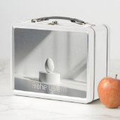 Minimalistisches Osterei auf modernem Podest Metall Brotdose (Beispiel)