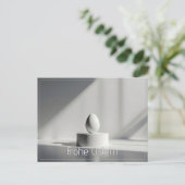 Minimalistisches Osterei auf modernem Podest Postkarte (Stehend Vorderseite)