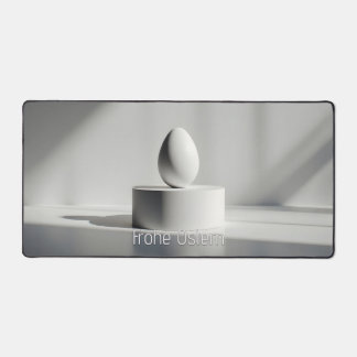 Minimalistisches Osterei auf modernem Podest Schreibtischunterlage