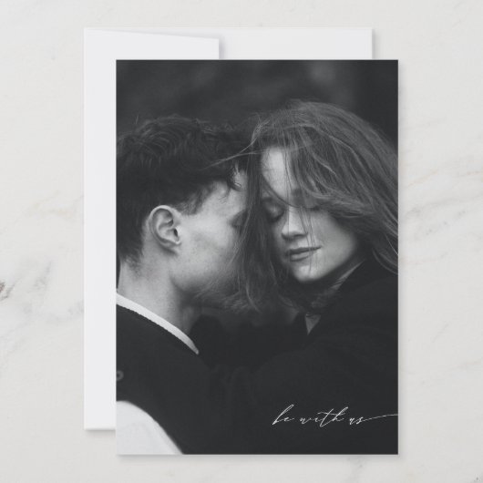 Minimalistisches Overlay-Foto Schwarz/Weiß-Hochzei Einladung (Rückseite)