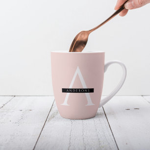 Minimalistisches Pastellrosa personalisierter Name Milchtasse