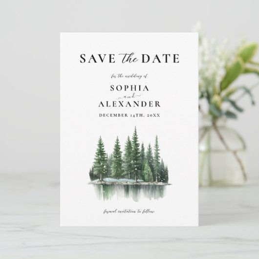 Minimalistisches Pinienwald-Foto Save the Date Einladung (Stehend Vorderseite)