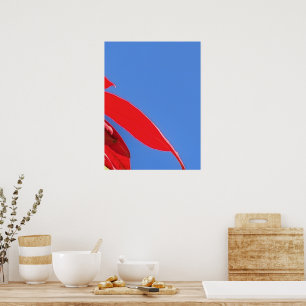 Minimalistisches Poster mit roten Blättern gegen b