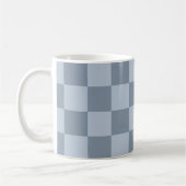 Minimalistisches Puderblau-Schachbrettmuster Kaffeetasse (Links)