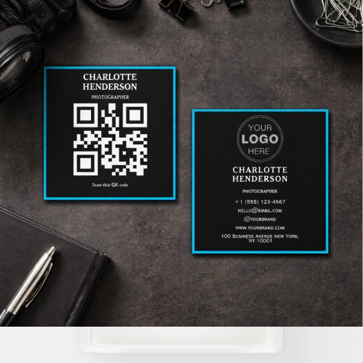 Minimalistisches QR-Code professionelles Design Quadratische Visitenkarte