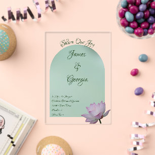 Minimalistisches rosa und grünes Lotus-Hochzeitsac Acryleinladungen