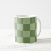 Minimalistisches Salbeigrün-Schachbrettmuster Kaffeetasse (VorderseiteRechts)