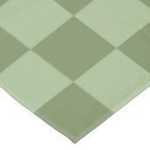Minimalistisches Salbeigrün-Schachbrettmuster Tischdecke (Schrägansicht)