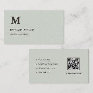 Minimalistisches Salbeigrünes Firmenmonogramm QR C Visitenkarte