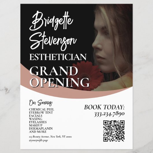 Minimalistisches Schönheitsmodell-Ästhetik-Salon- Flyer (Vorne)