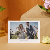 Minimalistisches Schwarz auf Plush White Paisley U Einladung