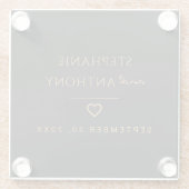 Minimalistisches Schwarz-Gold-Herz Moderne Hochzei Glasuntersetzer (Rückseite)