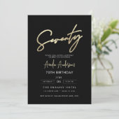 Minimalistisches Schwarz-Gold-Script 70. Geburtsta Einladung (Stehend Vorderseite)