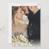 Minimalistisches Schwarz-Weiß-Foto Hochzeit Einladung (Rückseite)