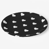 Minimalistisches Schwarz-Weiß-Herzmuster Pappteller (Schrägansicht)