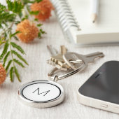 Minimalistisches Schwarz-weiß Letter Monogram Mode Schlüsselanhänger (Seite)