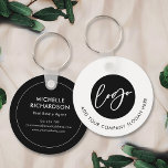 Minimalistisches Schwarz-Weiß-Logo - Real-Anwesen Schlüsselanhänger<br><div class="desc">Werben Sie Ihr Unternehmen mit diesem individuellen Schlüsselanhänger-Design in minimalistischem Schwarz-Weiß. Mit Platz für Ihr Firmenlogo und Slogan auf der Vorderseite mit Ihrem Namen,  Jobtitel,  Kontaktdetails und Website auf der Rückseite. Dieses moderne Keyring-Design macht ein stilvolles Geschenk - perfekt für echte Anwesen- und Immobilien-Agent,  Geschäftsinhaber,  Anwälte und mehr!</div>
