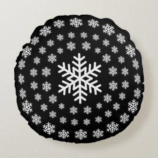 Minimalistisches Schwarz-Weiß-Schneekristall-Manda Rundes Kissen