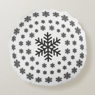Minimalistisches Schwarz-Weiß-Schneemandala Weihna Rundes Kissen