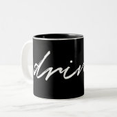 Minimalistisches Schwarz-Weiß-Script "drink" Funny Zweifarbige Tasse (Vorderseite Links)