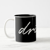 Minimalistisches Schwarz-Weiß-Script "drink" Funny Zweifarbige Tasse (Links)