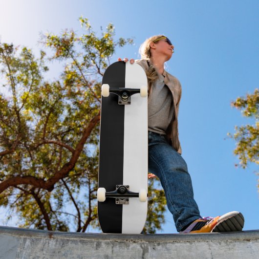 Minimalistisches Schwarz-Weiß-Skateboarddeck Skateboard (Außenbereich 1)