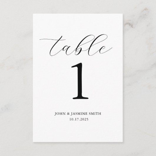 Minimalistisches Schwarz-Weiß-Tischnummer-Zeichen Begleitkarte (Vorderseite)
