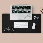 Minimalistisches Schwarz-Weiß-Unternehmen-Monogram Schreibtischunterlage<br><div class="desc">Fügen Sie Ihrem Arbeitsbereich eine personalisierte Touch mit dieser angesagten Schwarz-Weiß-Schreibtischmatte mit Platz für Ihre Initialen oder Ihr Firmenlogo hinzu, sowie ein motivierend Zitat, das lautet "Wo Kreativität zum Leben kommt". Diese einfache Schreibtischmatte ist ideal für Zuhause- und Geschäftszwecke. Personalisieren Sie es mit Ihrem Namen oder Monogramm und bleibe motiviert...</div>
