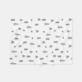 Minimalistisches Schwarz-Weiß-Winterwaldmuster Fleecedecke (Vorderseite (Horizontal))