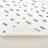 Minimalistisches Schwarz-Weiß-Winterwaldmuster Sherpadecke (3/4)