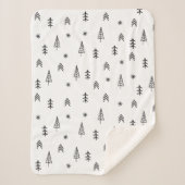 Minimalistisches Schwarz-Weiß-Winterwaldmuster Sherpadecke (Vorderseite)