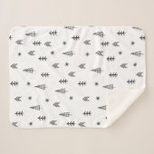 Minimalistisches Schwarz-Weiß-Winterwaldmuster Sherpadecke (Vorderseite (Horizontal))