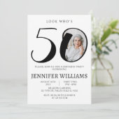 Minimalistisches Schwarz-weißes 50. Foto Einladung (Stehend Vorderseite)