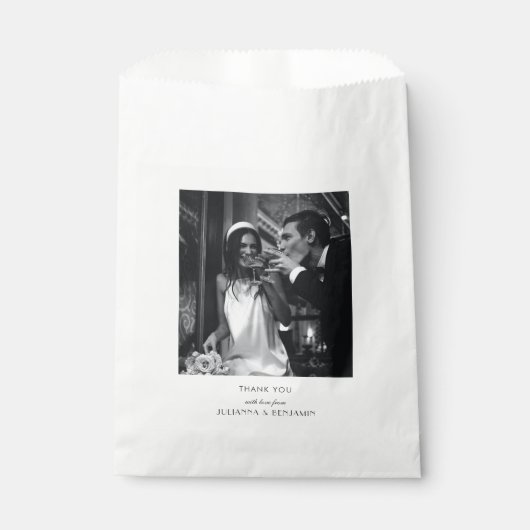 Minimalistisches Schwarz-weißes Art Déco Hochzeits Geschenktütchen (Vorderseite)