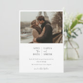 Minimalistisches Schwarz-weißes Hochzeitsskript-Fo Save The Date (Stehend Vorderseite)