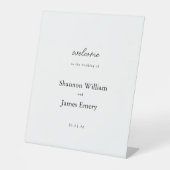 Minimalistisches Schwarz-weißes Hochzeitstabletop- Sockelschild (Vorderseite)