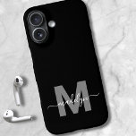 Minimalistisches Schwarz-weißes Monogramm<br><div class="desc">Personalisierte Minimalistische Schwarz-Weiß-Script erste Monogramm-Handy-Fall. Fügen Sie Ihrem Handy eine Touch von Luxus und Eleganz mit diesem personalisierten Gehäuse hinzu. Mit einem schwarzen Hintergrund, einem fett grauen Initial und einem fließenden weißen Skriptnamen verbindet dieses Design Eleganz mit modernem Stil. Ideal für alle, die elegante, glamouröse Accessoires schätzen, macht dieser Handy-Gehäuse...</div>