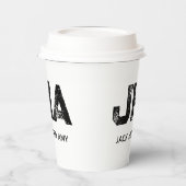MINIMALISTISCHES SCHWARZES DREIBUCHSTABEN-MONOGRAM PAPPBECHER (Links)